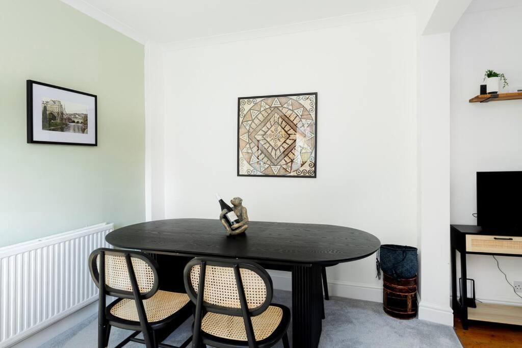 Вилла Two Bed House With Free Parking, Near Train St. Бат Экстерьер фото